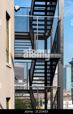 Brooklyn, NY / USA - JUL 31 2018: Außentreppe in Dumbo Stockfoto