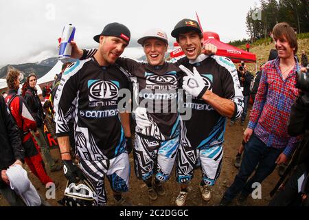 VALLNORD, ANDORRA - 1. JUNI 2008. Die britischen Geschwister Dan, Rachel und Gee Atherton gewannen jeweils ihre jeweiligen Rennen für das Team Commencal am UCI Mountain Stockfoto