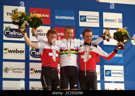 VAL DI SOLE, ITALIEN - 22. JUNI 2008. Schweizer Fahrer holten alle Medaillen bei den UCI Mountainbike Cross Country Weltmeisterschaften - 1. Christoph Sauser, Stockfoto