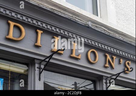 Timoleague, West Cork, Irland. Juni 2020. Dillon's Restaurant in Timoleague hat geschlossen und wurde zum letzten Opfer der Covid-19-Pandemie. Die Eigentümer Richard Milnes und Valeria Ventura gaben gestern Abend die Ankündigung ab und vergaben die Coronavirus-Pandemie und die Maßnahmen, die für die Wiedereröffnung umgesetzt werden müssten. Das Restaurant wurde mit dem Michelin Bib-Gourmand Award ausgezeichnet. Quelle: AG News/Alamy Live News Stockfoto