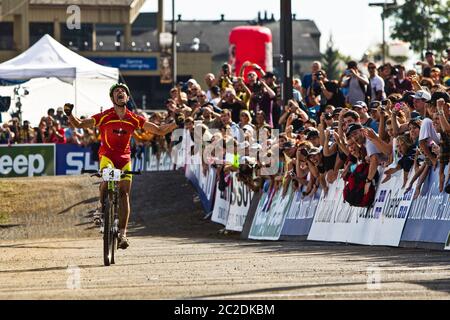 MONT ST ANNE, KANADA - 4. SEPTEMBER 2010. Jose Hermida gewinnt die UCI Mountainbike Cross Country Weltmeisterschaft. Stockfoto