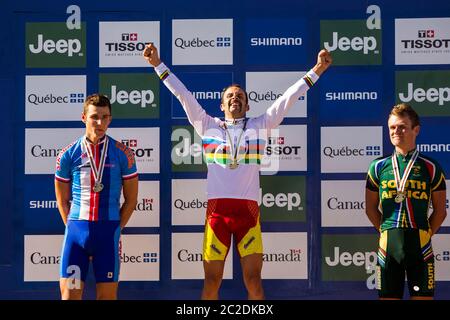 MONT ST ANNE, KANADA - 4. SEPTEMBER 2010. UCI Mountainbike Cross Country Weltmeisterschaft Podium - 1. Jose Hermida, 2. Jaroslav Kulhavy, 3. Burry Stockfoto