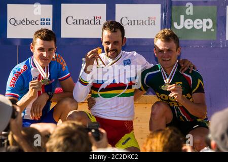 MONT ST ANNE, KANADA - 4. SEPTEMBER 2010. UCI Mountainbike Cross Country Weltmeisterschaft Podium - 1. Jose Hermida, 2. Jaroslav Kulhavy, 3. Burry Stockfoto