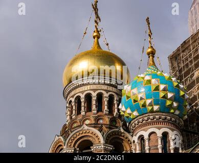 Kirche des Erlösers auf verschütteten Blut Zwiebelkuppen, St. Petersburg, Russland Stockfoto