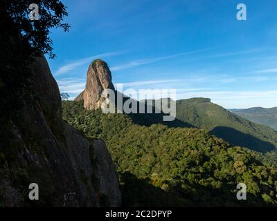 Pedra do Bau - Berggipfel in Sao Bento do Sapucai - Brasilien Stockfoto