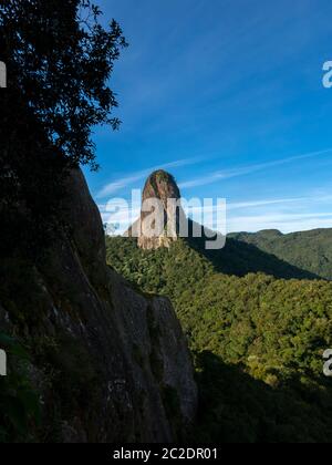 Pedra do Bau - Berggipfel in Sao Bento do Sapucai - Brasilien Stockfoto