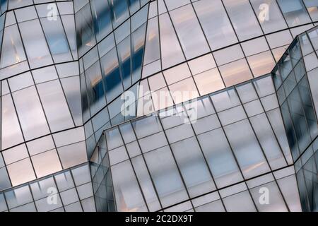 Nahsicht der Ornamente auf der Außenfassade des IAC-Gebäudes von Gehry im Westen von Chelsea New York City Stockfoto