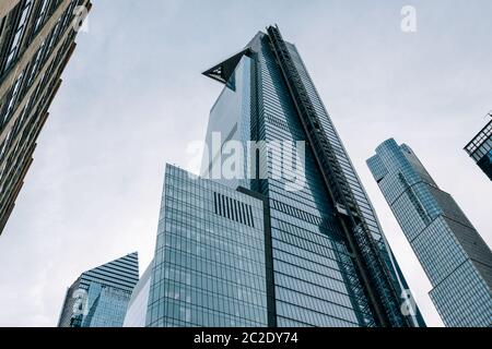 Blick auf den unfertigen Wolkenkratzer 30 Hudson Yards in Midtown New York City Stockfoto