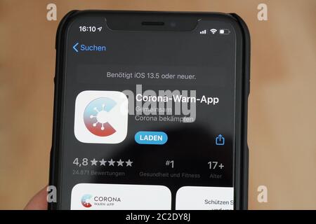 Hannover, 17. Juni 2020: Die offizielle corona-Warn-App auf dem iPhone X. die Corona covid-19 Warn-App wurde heute vom Robert Koch Institut veröffentlicht. Stockfoto