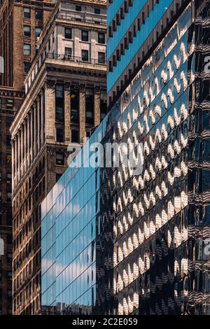 Nahaufnahme der alten und modernen Wolkenkratzer in Murray Hill Midtown Manhattan New York City Stockfoto