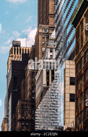 Nahaufnahme der alten und modernen Wolkenkratzer in Murray Hill Midtown Manhattan New York City Stockfoto