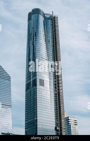 Ein Blick auf unvollendete 15 Hudson Yards vom High Line Park in Midtown New York City Stockfoto