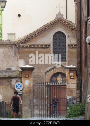 Post covid Lockdown Street scene im trastevere Viertel von rom Stockfoto