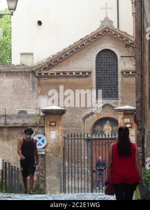 Post covid Lockdown Street scene im trastevere Viertel von rom Stockfoto