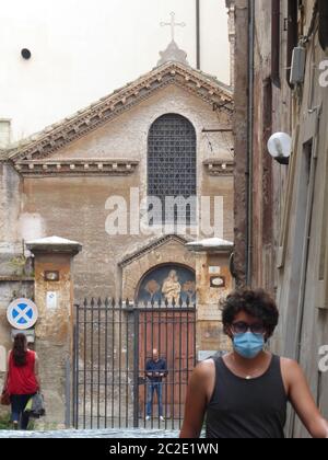 Post covid Lockdown Street scene im trastevere Viertel von rom Stockfoto