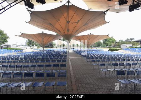 Köln, Deutschland. Juni 2020. Die nummerierten Plätze im Kölner Tanzbrunnen am PK für den Neustart der Open-Air-Konzertsaison nach den aktuellen Corona-Vorgaben. Quelle: Horst Galuschka/dpa/Alamy Live News Stockfoto