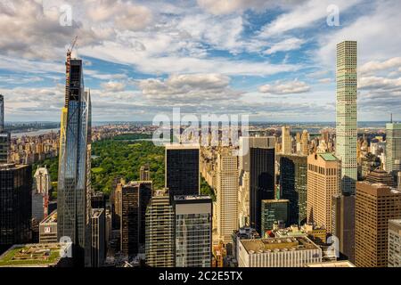 Blick auf die Stadt und den Central Park von New York vom Rockefeller Center auf der Dachterrasse Stockfoto