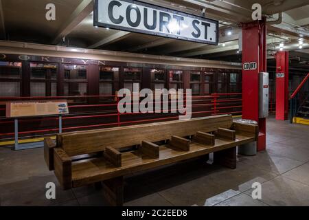 Vintage U-Bahn-Auto in New York Transit Museum in der Innenstadt von Brooklyn Stockfoto