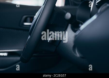 Modernes Luxusauto im Inneren. Interieur von Prestige modernen Auto. Moderne Innenausstattung Stockfoto