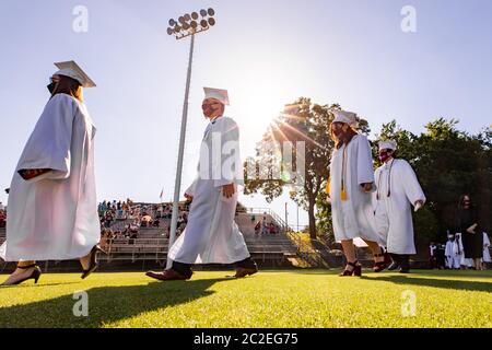 Die Sherman High School Class of 2020 Zeremonie findet am 13. Juni im Bearcat Stadium in Sherman, TX statt. Stockfoto