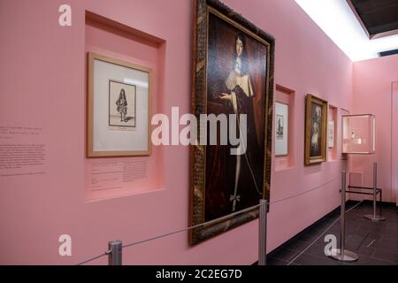 Ausstellung von CAMP Notes on Fashion in Metropolitan Museum of Art in New York City ist ein Wahrzeichen von NYC, das und ist die größte ar Stockfoto