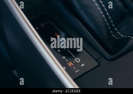 Auto Interieur - Geräte, das Konzept der Fahrt modernen Auto Interieur Details Taste Stockfoto