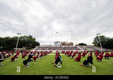 Die Sherman High School Class of 2020 Zeremonie findet am 13. Juni im Bearcat Stadium in Sherman, TX statt. Stockfoto