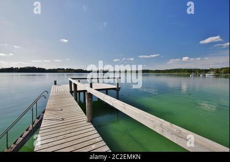 Lido Breitbrunn mit Seebrücke, Halbinsel Urfahrn, Chiemsee, Chiemgau, Oberbayern, Deutschland Stockfoto