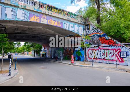 Eingang zur Graffiti-Wand Rouen Legal in der Tunnelunterführung in Hochelaga Maisonneuve Teil von Montreal Stockfoto