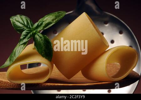 Paccheri kochte italienische Pasta Stockfoto