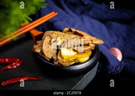 Chinesische Küche Blase Pfeffer Schweinefleisch Leber Stockfoto