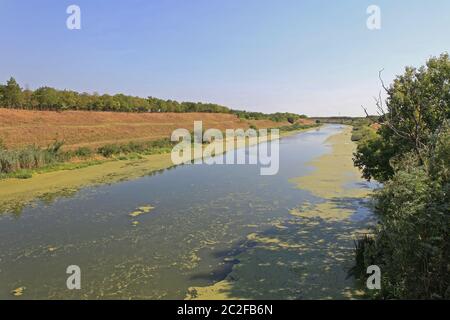 Künstliche Wasserstraße Canal in der Vojvodina in Serbien Stockfoto