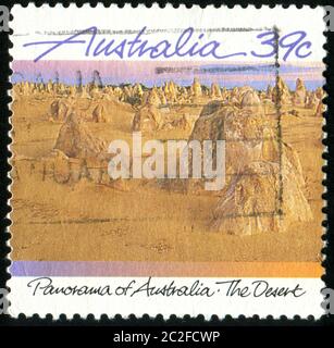 AUSTRALIEN - UM 1988: Briefmarke gedruckt von Australien, zeigt Wüste, um 1988 Stockfoto