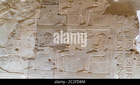 Tempel von Seti I in Abydos. Heute ist Abydos für den Gedenkstempel von Seti I, die eine Inschrift aus dem neunzehnten Dynastie kennen enthält bemerkenswert Stockfoto