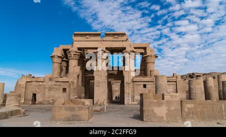 Tempel von Kom Ombo. Kom Ombo ist eine landwirtschaftliche Stadt in Ägypten berühmt für den Tempel von Kom Ombo. Es war ursprünglich eine ägyptische Stadt namens Nubt, meani Stockfoto