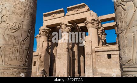 Tempel von Kom Ombo. Kom Ombo ist eine landwirtschaftliche Stadt in Ägypten berühmt für den Tempel von Kom Ombo. Es war ursprünglich eine ägyptische Stadt namens Nubt, meani Stockfoto