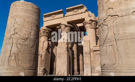 Tempel von Kom Ombo. Kom Ombo ist eine landwirtschaftliche Stadt in Ägypten berühmt für den Tempel von Kom Ombo. Es war ursprünglich eine ägyptische Stadt namens Nubt, meani Stockfoto
