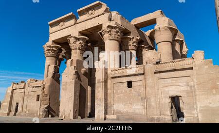 Tempel von Kom Ombo. Kom Ombo ist eine landwirtschaftliche Stadt in Ägypten berühmt für den Tempel von Kom Ombo. Es war ursprünglich eine ägyptische Stadt namens Nubt, meani Stockfoto