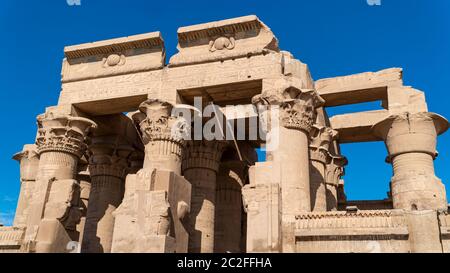 Tempel von Kom Ombo. Kom Ombo ist eine landwirtschaftliche Stadt in Ägypten berühmt für den Tempel von Kom Ombo. Es war ursprünglich eine ägyptische Stadt namens Nubt, meani Stockfoto