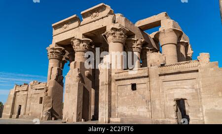 Tempel von Kom Ombo. Kom Ombo ist eine landwirtschaftliche Stadt in Ägypten berühmt für den Tempel von Kom Ombo. Es war ursprünglich eine ägyptische Stadt namens Nubt, meani Stockfoto