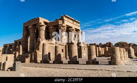 Tempel von Kom Ombo. Kom Ombo ist eine landwirtschaftliche Stadt in Ägypten berühmt für den Tempel von Kom Ombo. Es war ursprünglich eine ägyptische Stadt namens Nubt, meani Stockfoto