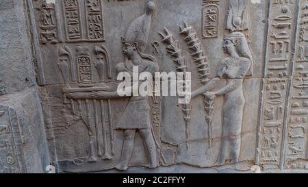 Tempel von Kom Ombo. Kom Ombo ist eine landwirtschaftliche Stadt in Ägypten berühmt für den Tempel von Kom Ombo. Es war ursprünglich eine ägyptische Stadt namens Nubt, meani Stockfoto