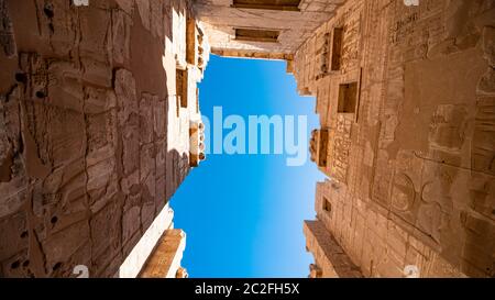 Tempel von Medinet Habu. Ägypten, Luxor. Der Totentempel von Ramesses III bei Medinet Habu ist eine wichtige Struktur der New Kingdom Periode im West Ban Stockfoto