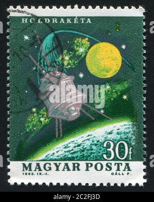 UNGARN - UM 1963: Briefmarke gedruckt von Ungarn, zeigt Satellit, um 1963 Stockfoto