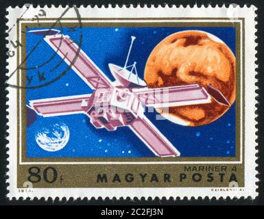 UNGARN - UM 1974: Briefmarke gedruckt von Ungarn, zeigt Satellit, um 1974 Stockfoto