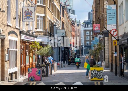 London - Charlotte Road, eine farbenfrohe Hauptstraße in Shoreditch, East London Stockfoto