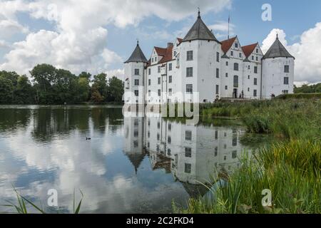 Glücksburg schloss mit Reflexion, Schleswig-Holstein, Deutschland Stockfoto