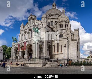 Basilika von Sacré Coeur, gewidmet der Heiligen Herzen Jesu in Paris. Stockfoto