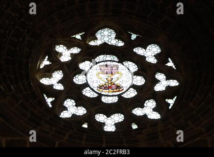 Kathedrale von Valencia, rundes Buntglasfenster mit einem Kelch Das Zentrum Valencia Spanien Stockfoto