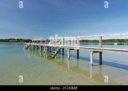 Lido Breitbrunn mit Seebrücke, Halbinsel Urfahrn, Chiemsee, Chiemgau, Oberbayern, Deutschland Stockfoto